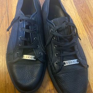 Men leather Gucci sneakers great condition
